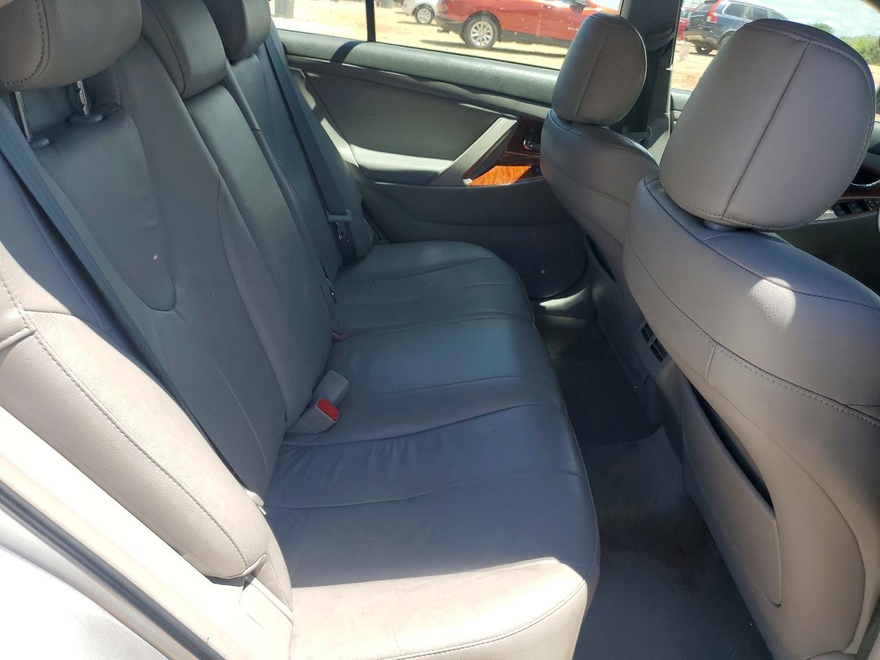 2011 TOYOTA CAMRY XLE photo 19