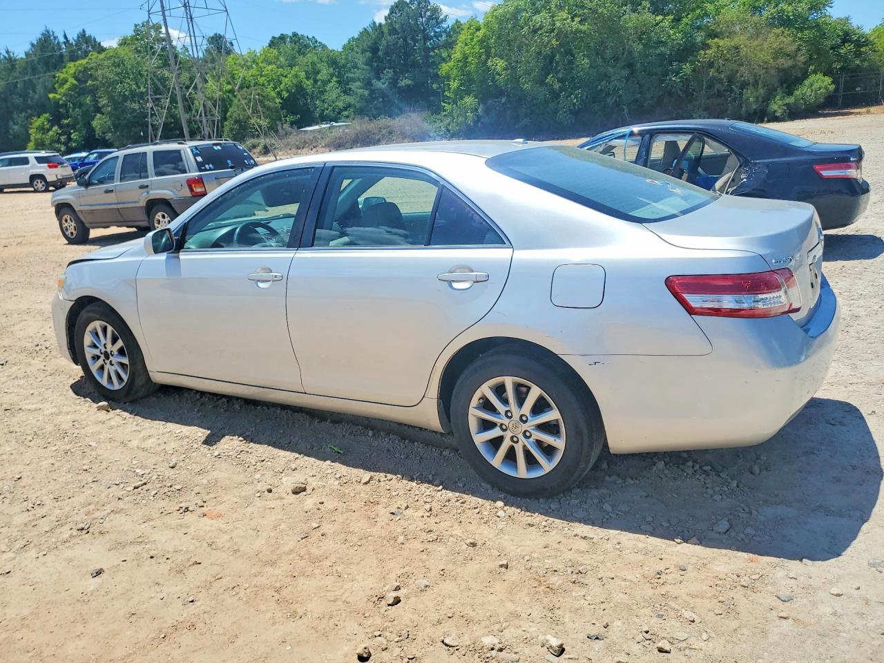 2011 TOYOTA CAMRY XLE photo 3