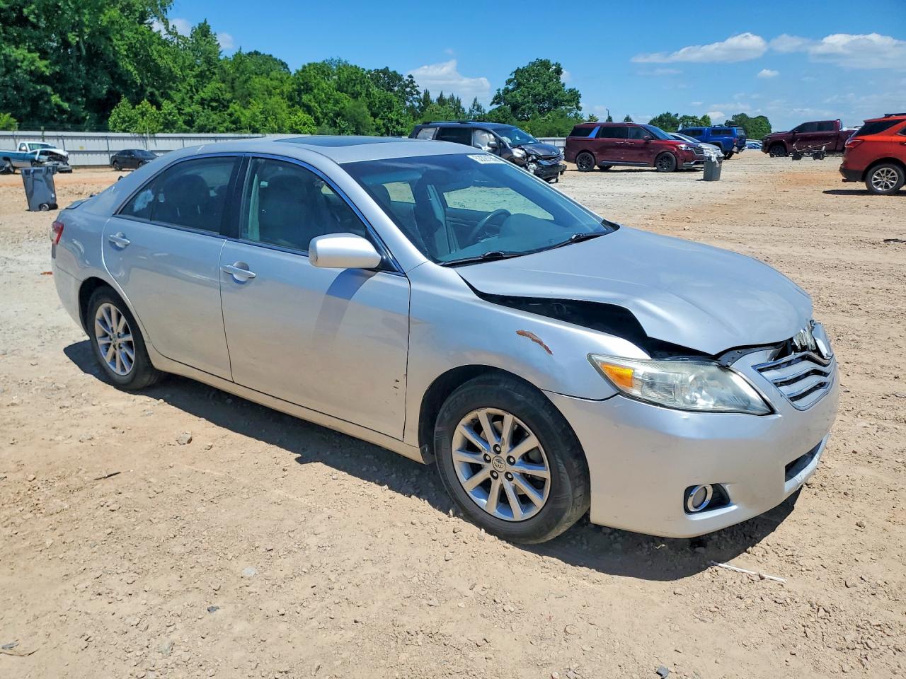 2011 TOYOTA CAMRY XLE photo 7