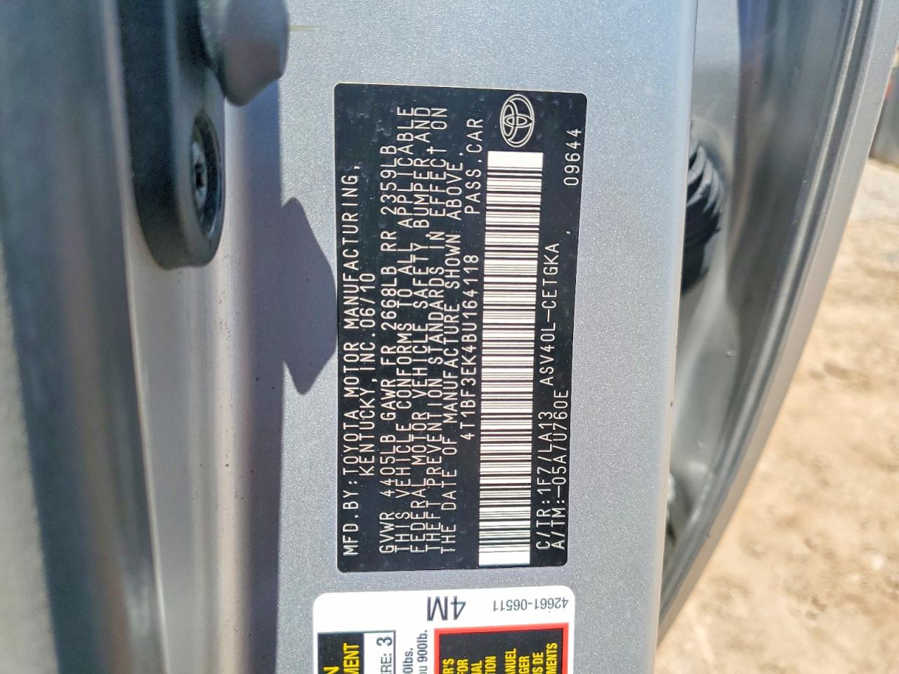 2011 TOYOTA CAMRY XLE photo 23