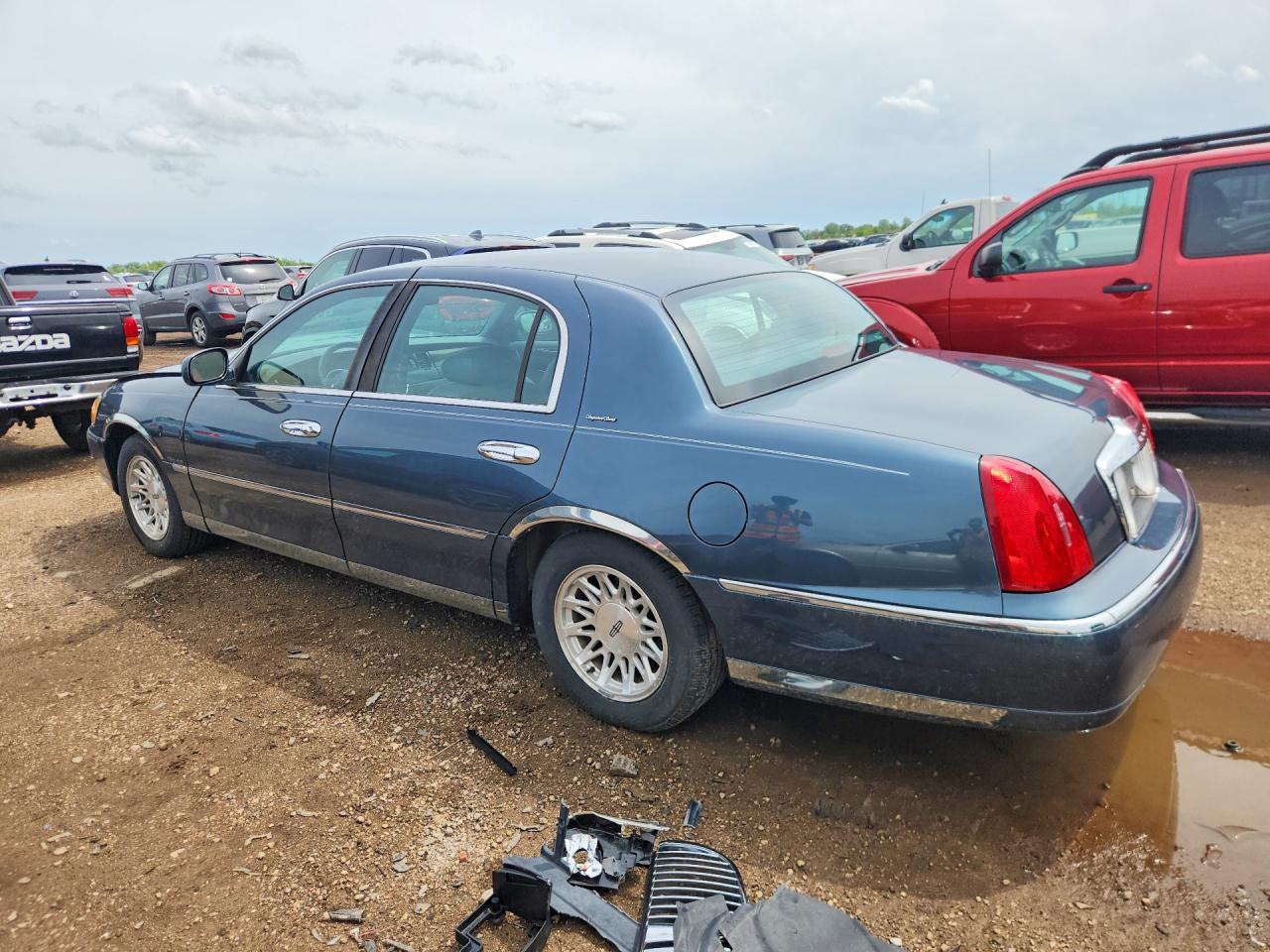 1998 LINCOLN TOWN CAR SIGNATURE photo 2