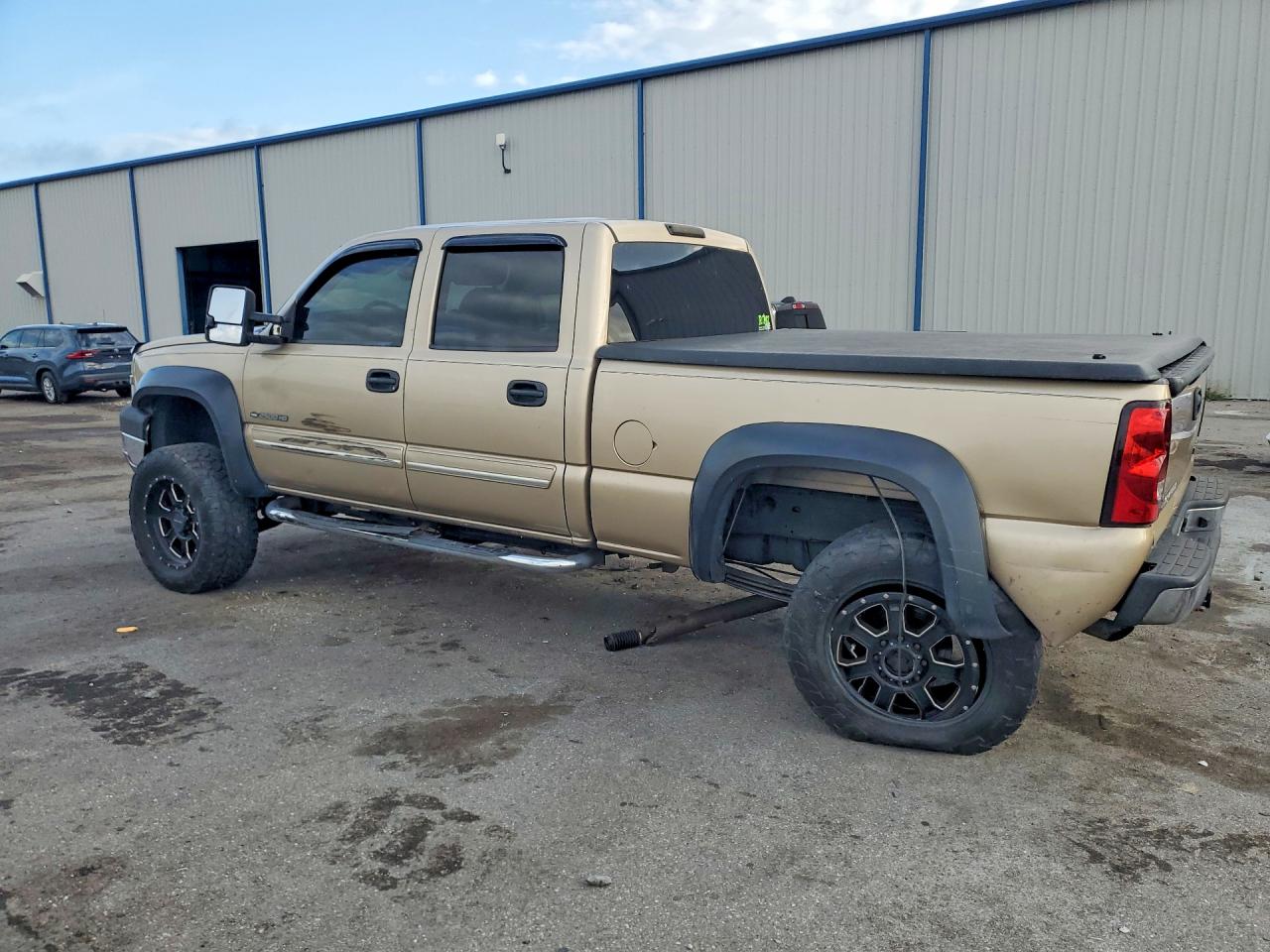 2004 CHEVROLET SILVERADO C2500 HEAVY DUTY photo 3