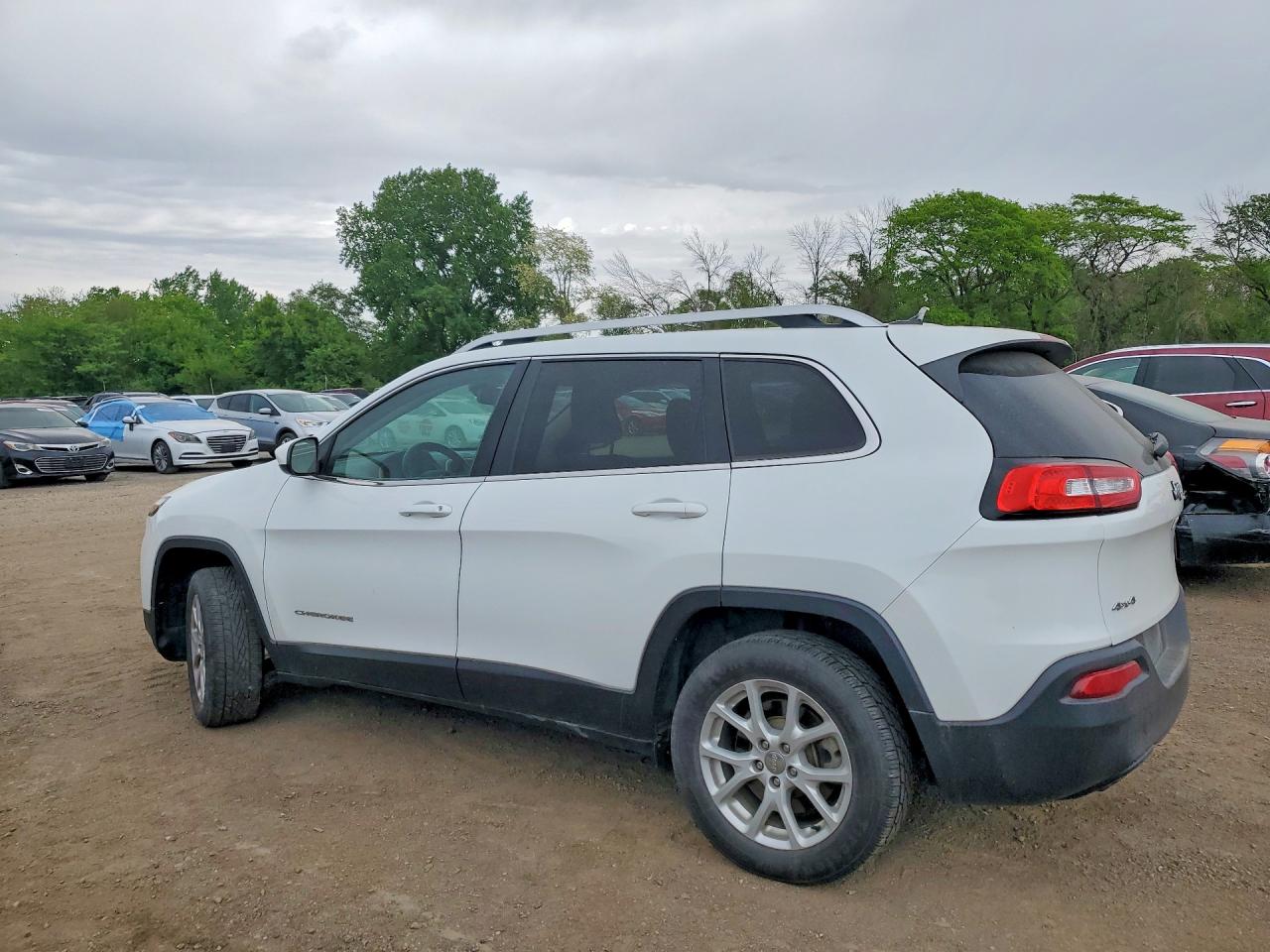 2015 JEEP CHEROKEE LATITUDE photo 3
