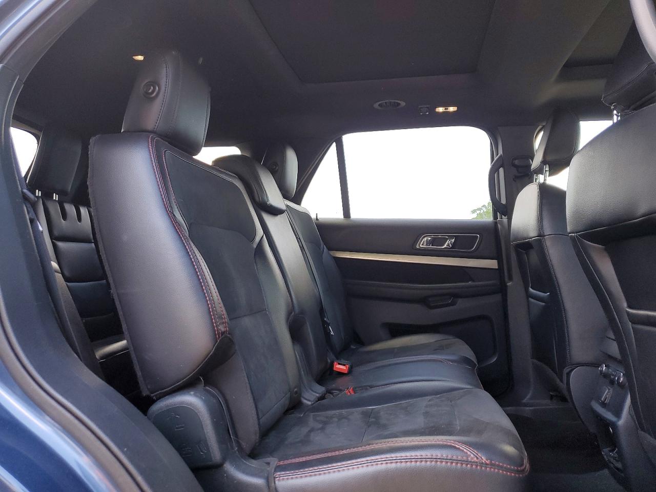 2019 FORD EXPLORER XLT photo 31