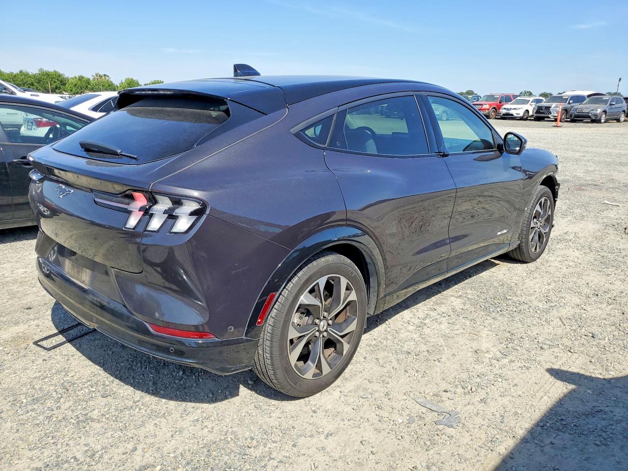 2021 FORD MUSTANG MACH-E PREMIUM photo 3