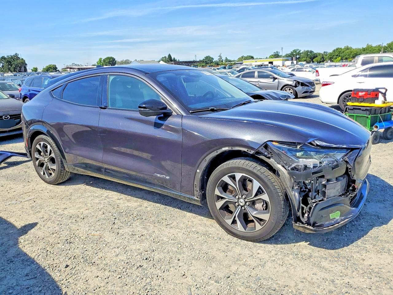 2021 FORD MUSTANG MACH-E PREMIUM photo 4