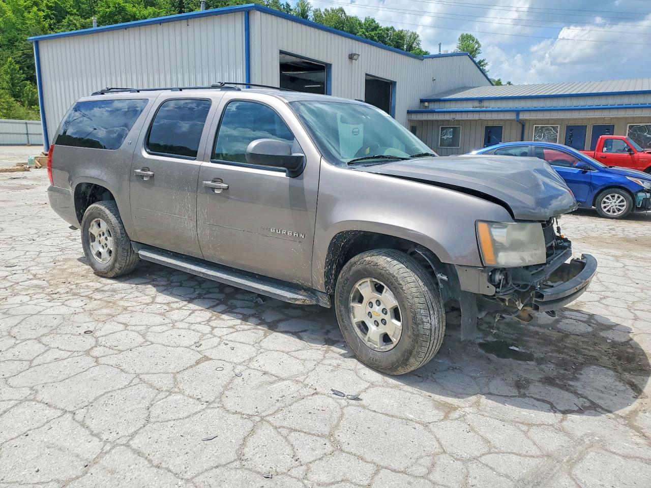 2011 CHEVROLET SUBURBAN K1500 LT photo 4