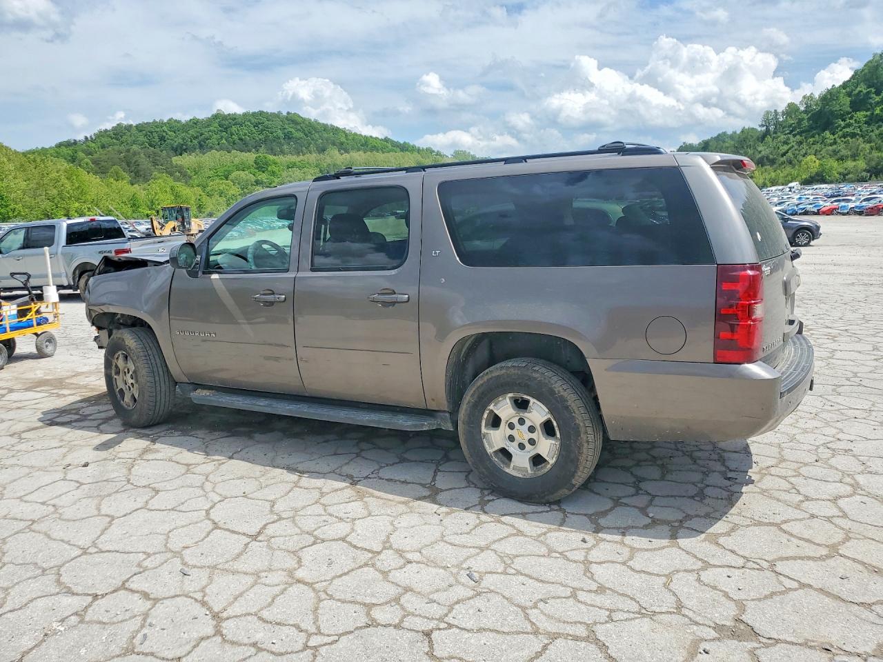 2011 CHEVROLET SUBURBAN K1500 LT photo 2