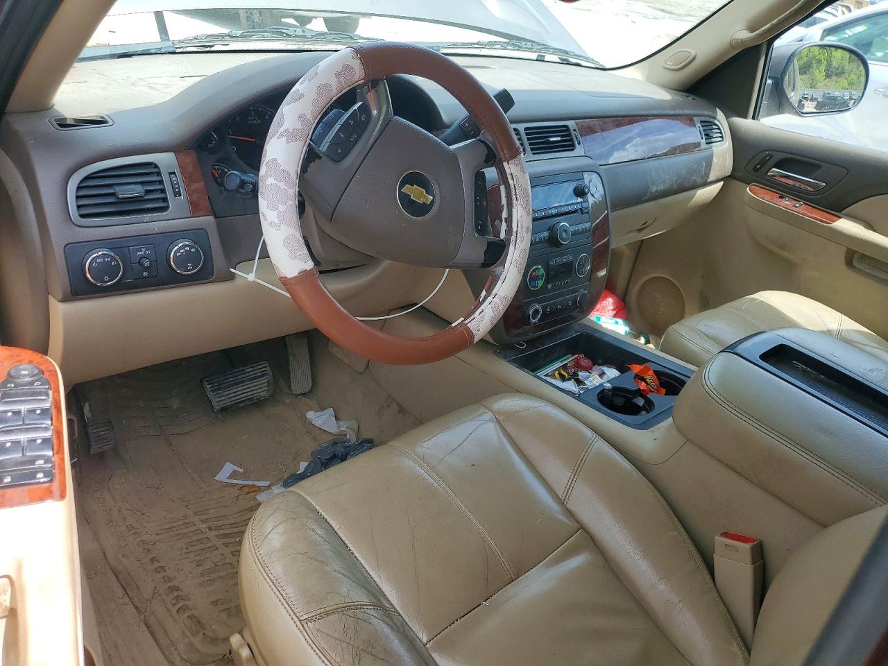 2011 CHEVROLET SUBURBAN K1500 LT photo 8