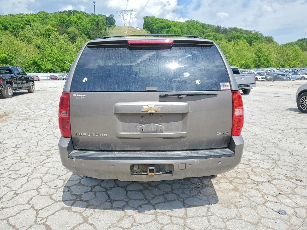 2011 CHEVROLET SUBURBAN K1500 LT photo 6