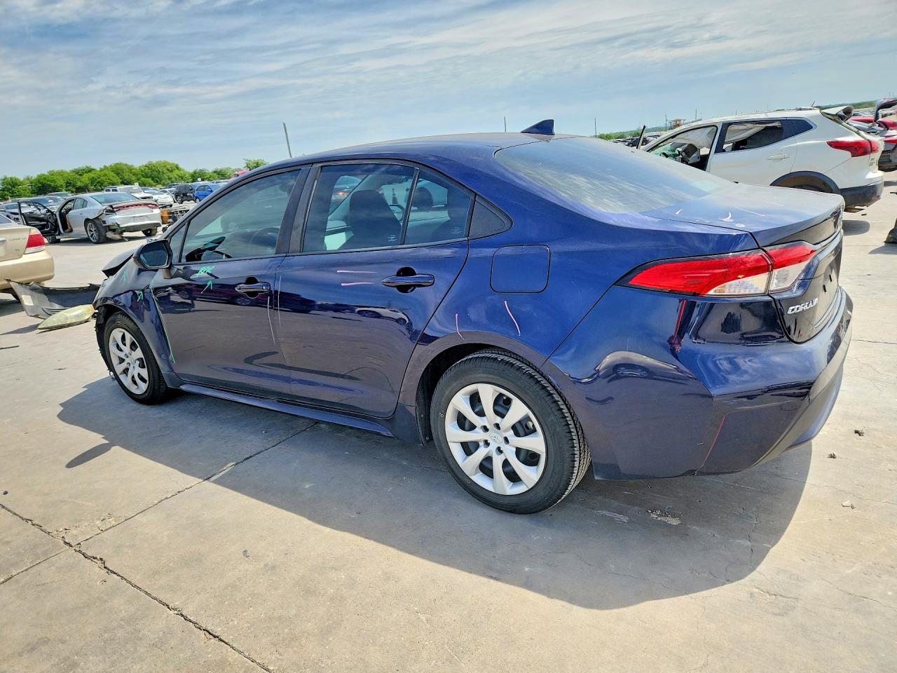 2022 TOYOTA COROLLA LE photo 3