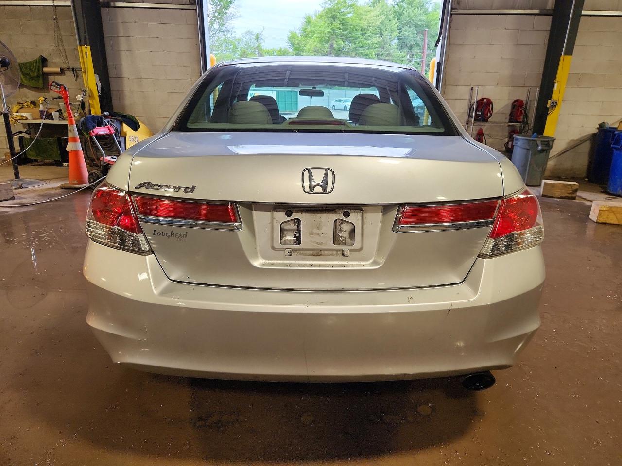 2012 HONDA ACCORD LX photo 11