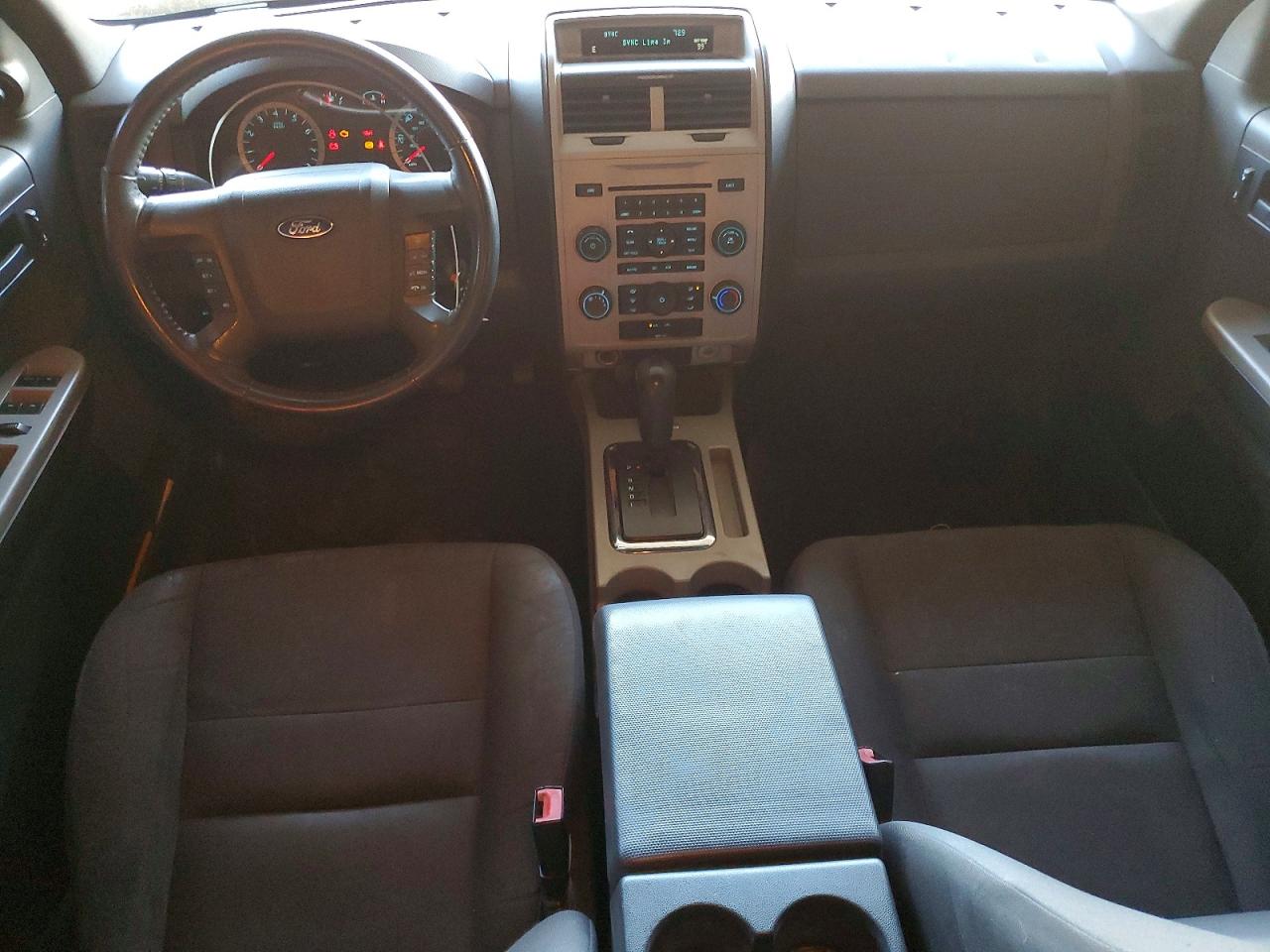 2010 FORD ESCAPE XLT photo 8