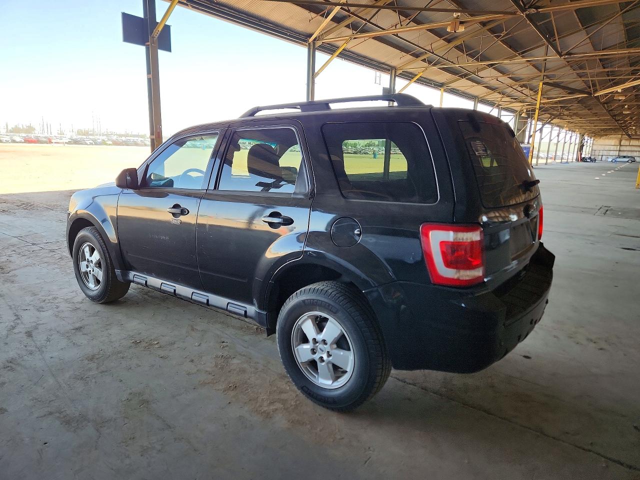 2010 FORD ESCAPE XLT photo 2