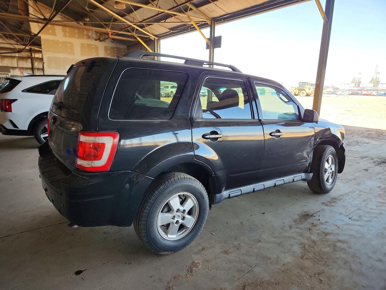 2010 FORD ESCAPE XLT photo 3