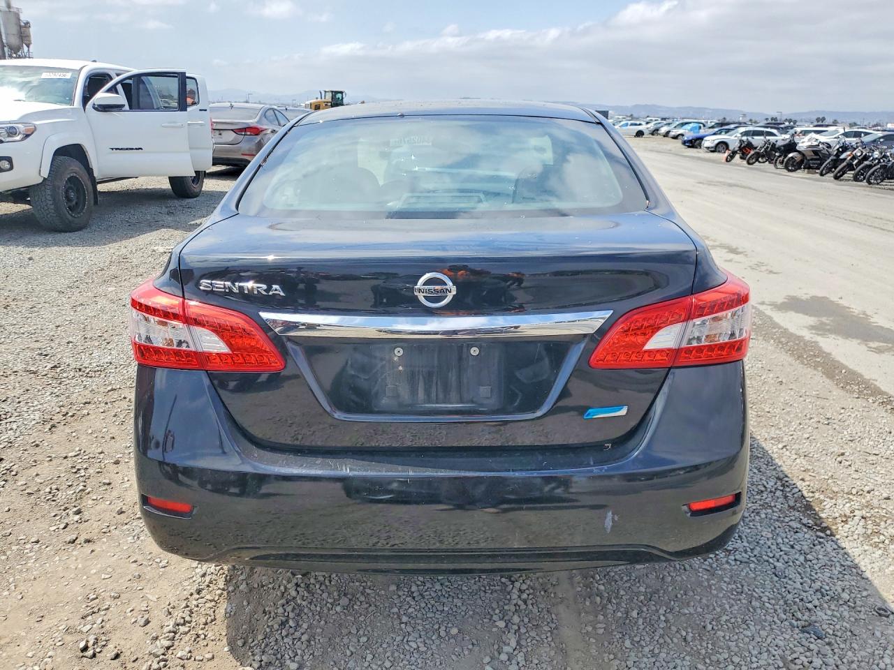 2013 NISSAN SENTRA S photo 11