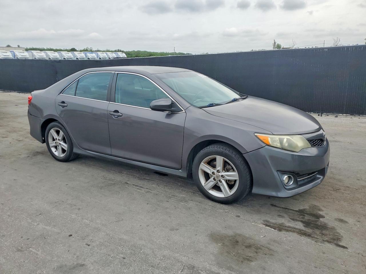 2013 TOYOTA CAMRY SE photo 7