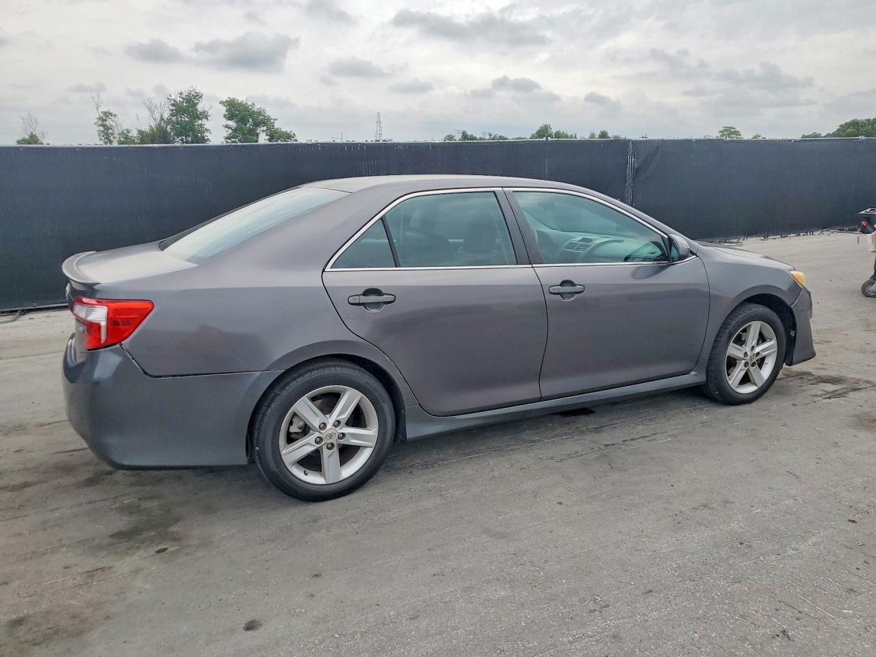 2013 TOYOTA CAMRY SE photo 5