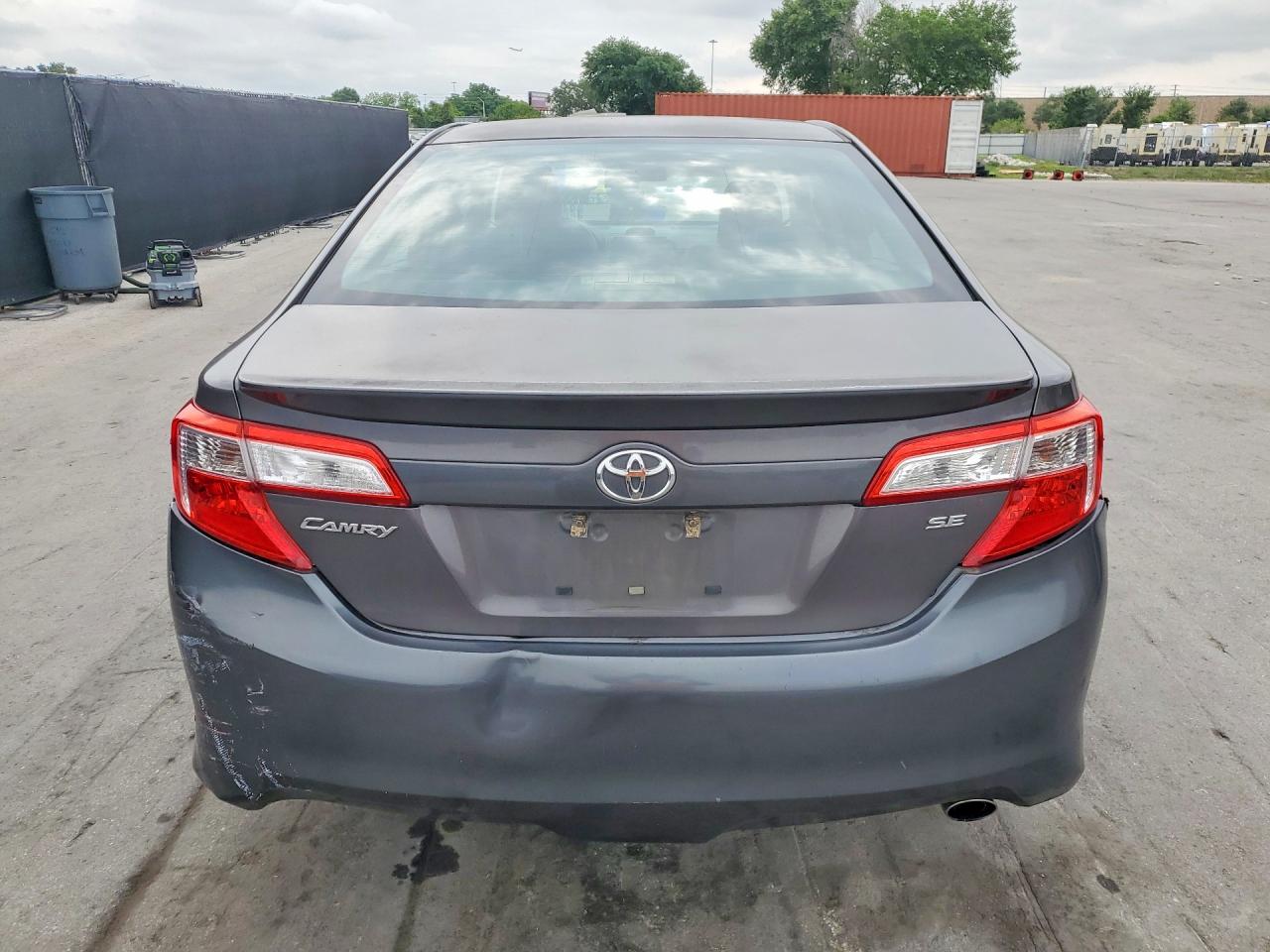 2013 TOYOTA CAMRY SE photo 11