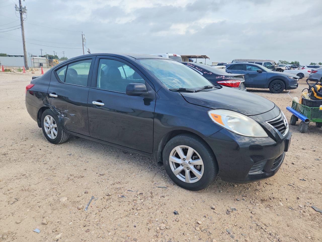 2014 NISSAN VERSA 1.6 SV photo 4