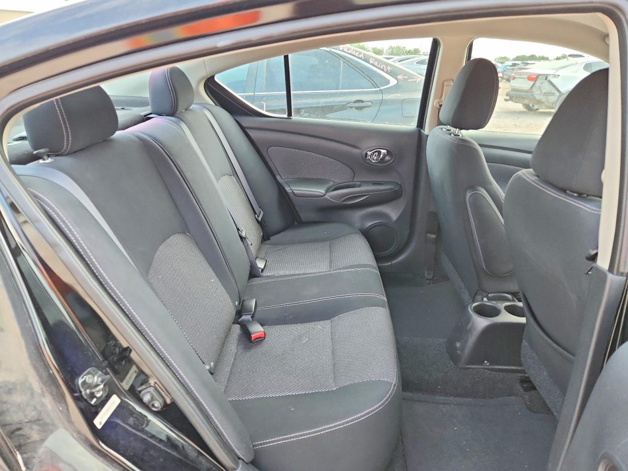 2014 NISSAN VERSA 1.6 SV photo 10