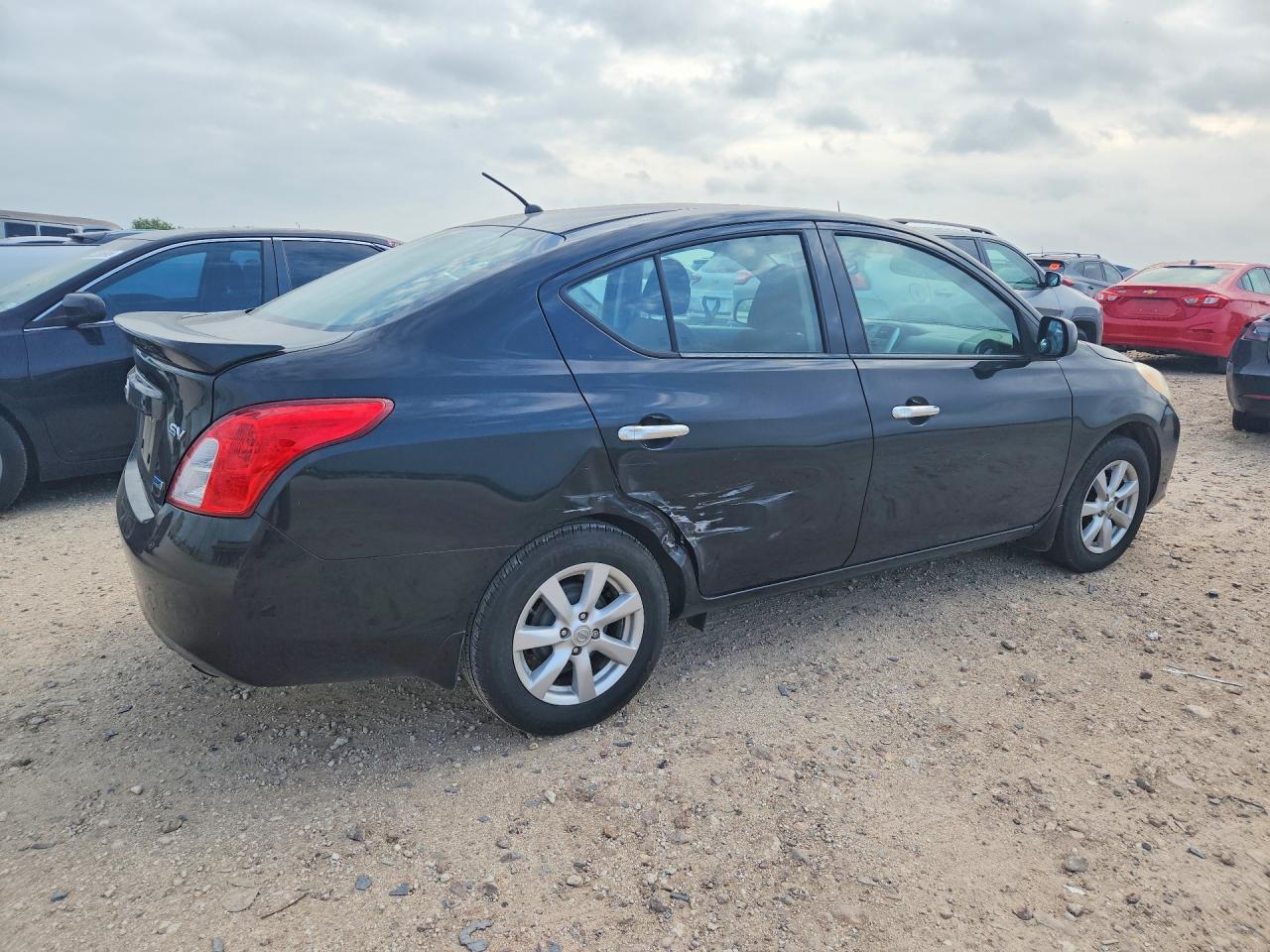2014 NISSAN VERSA 1.6 SV photo 3