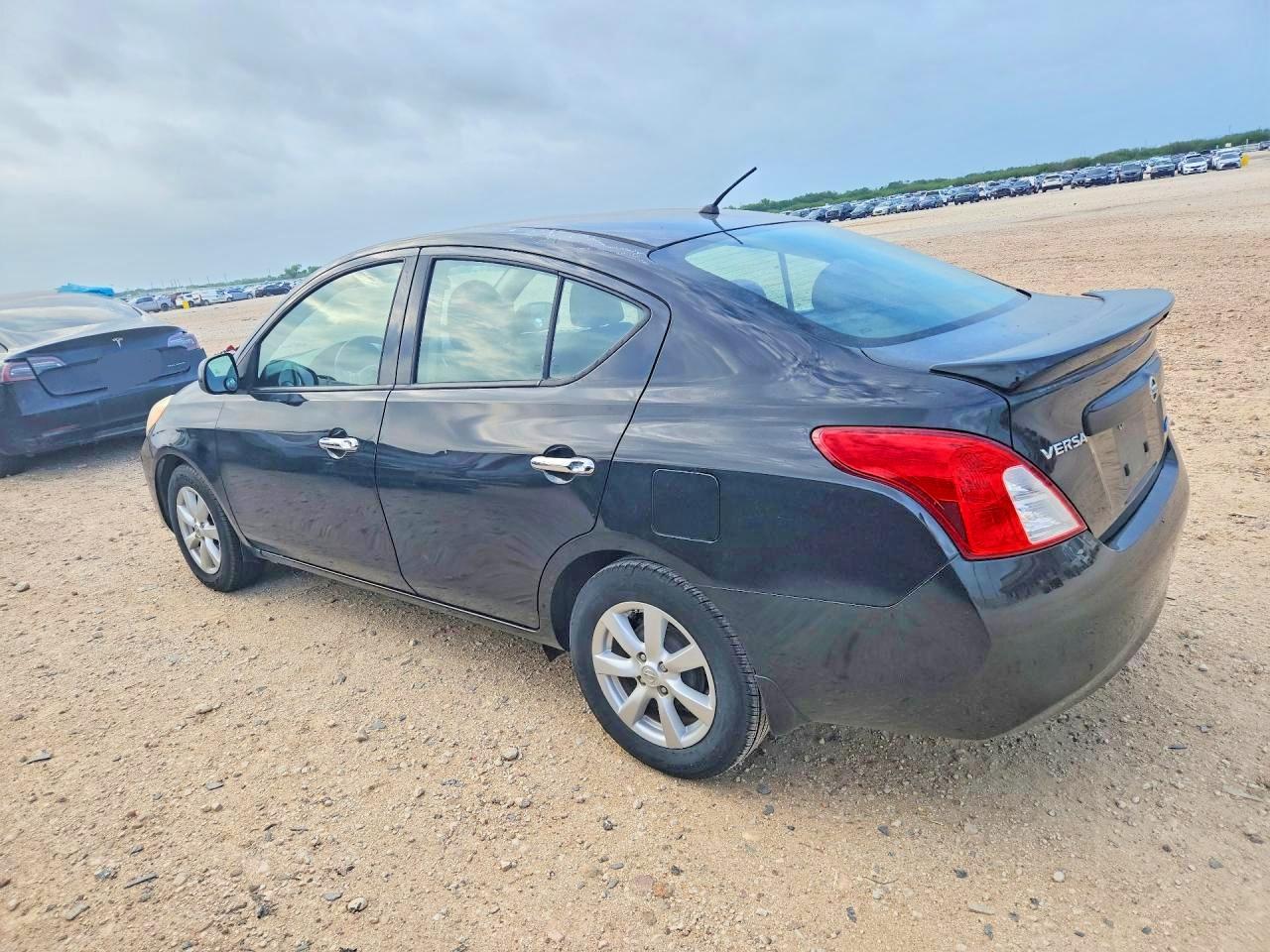 2014 NISSAN VERSA 1.6 SV photo 2