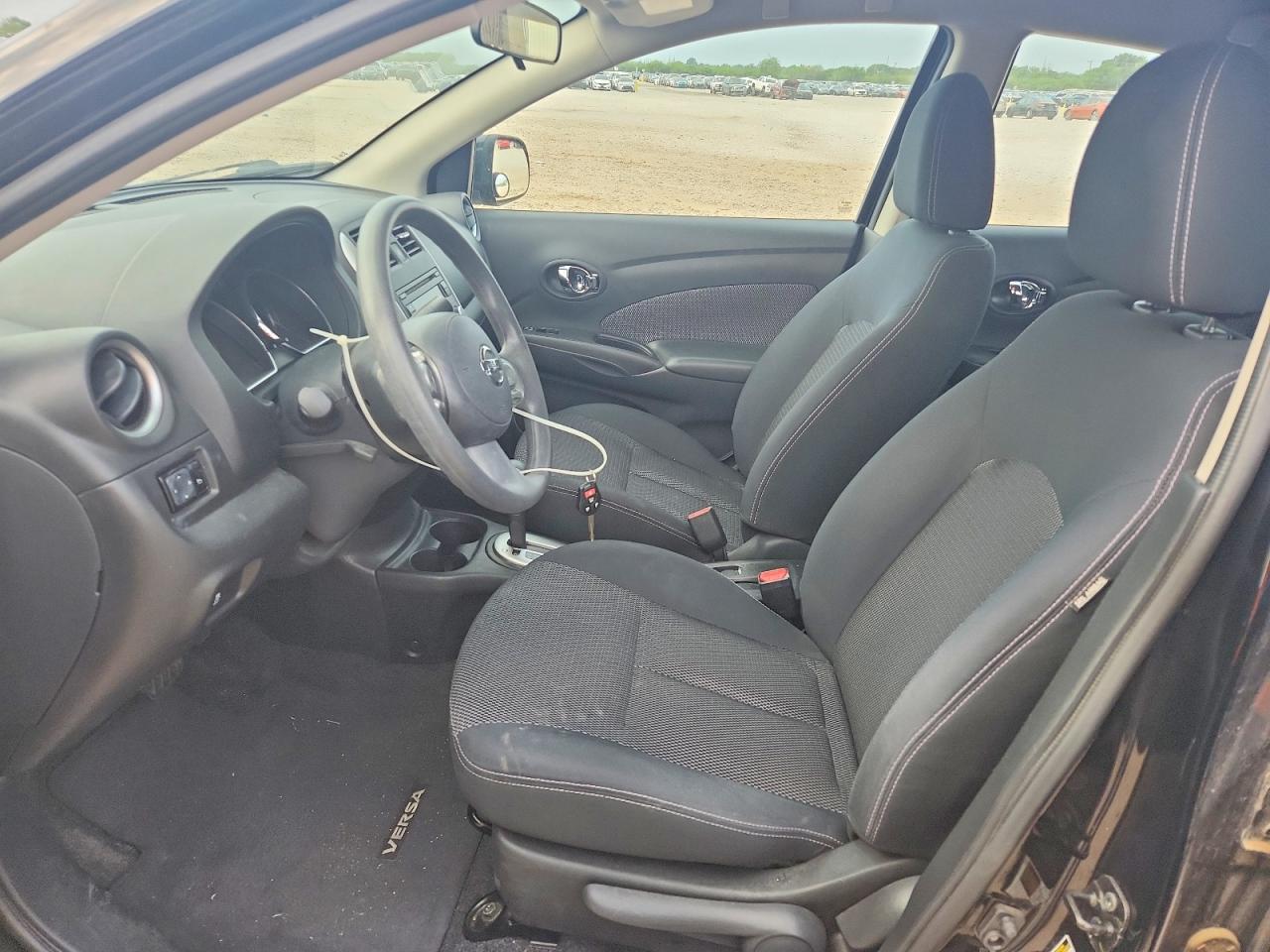 2014 NISSAN VERSA 1.6 SV photo 7