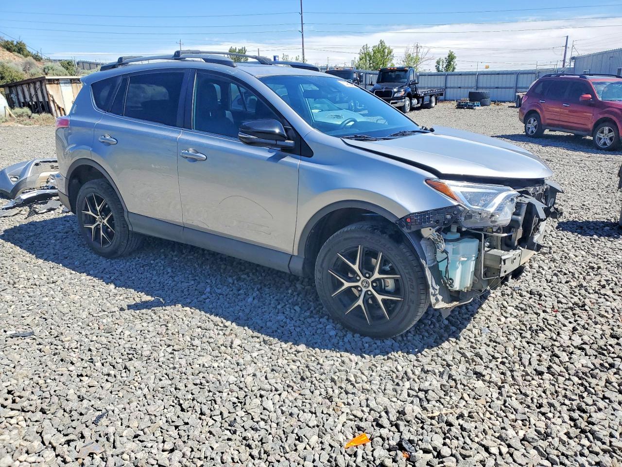 2017 TOYOTA RAV4 SE photo 4