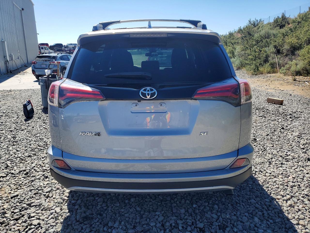 2017 TOYOTA RAV4 SE photo 6