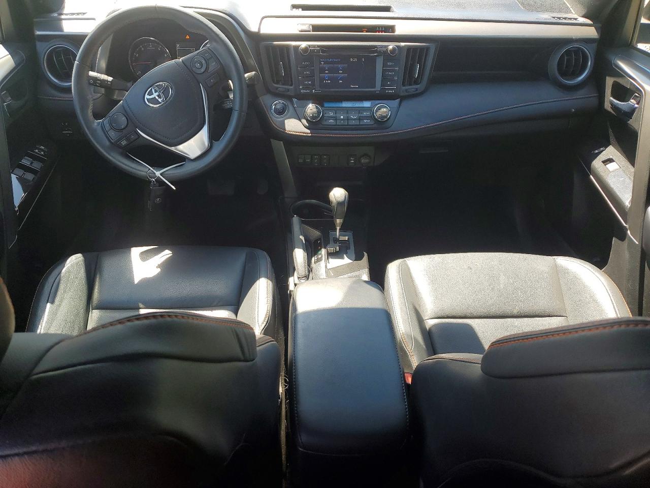 2017 TOYOTA RAV4 SE photo 8