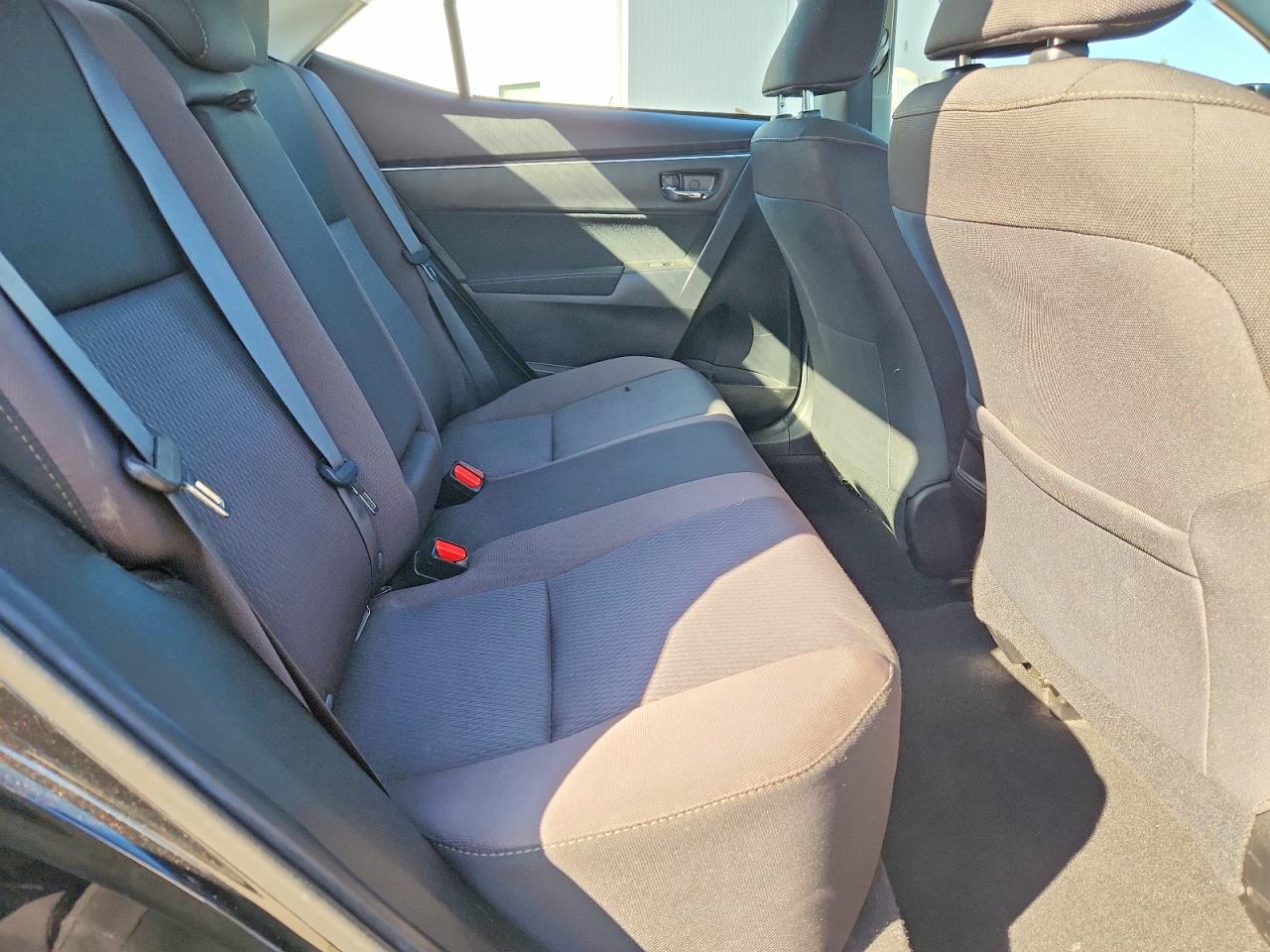 2018 TOYOTA COROLLA LE photo 19