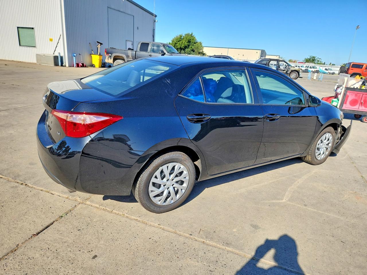 2018 TOYOTA COROLLA LE photo 5