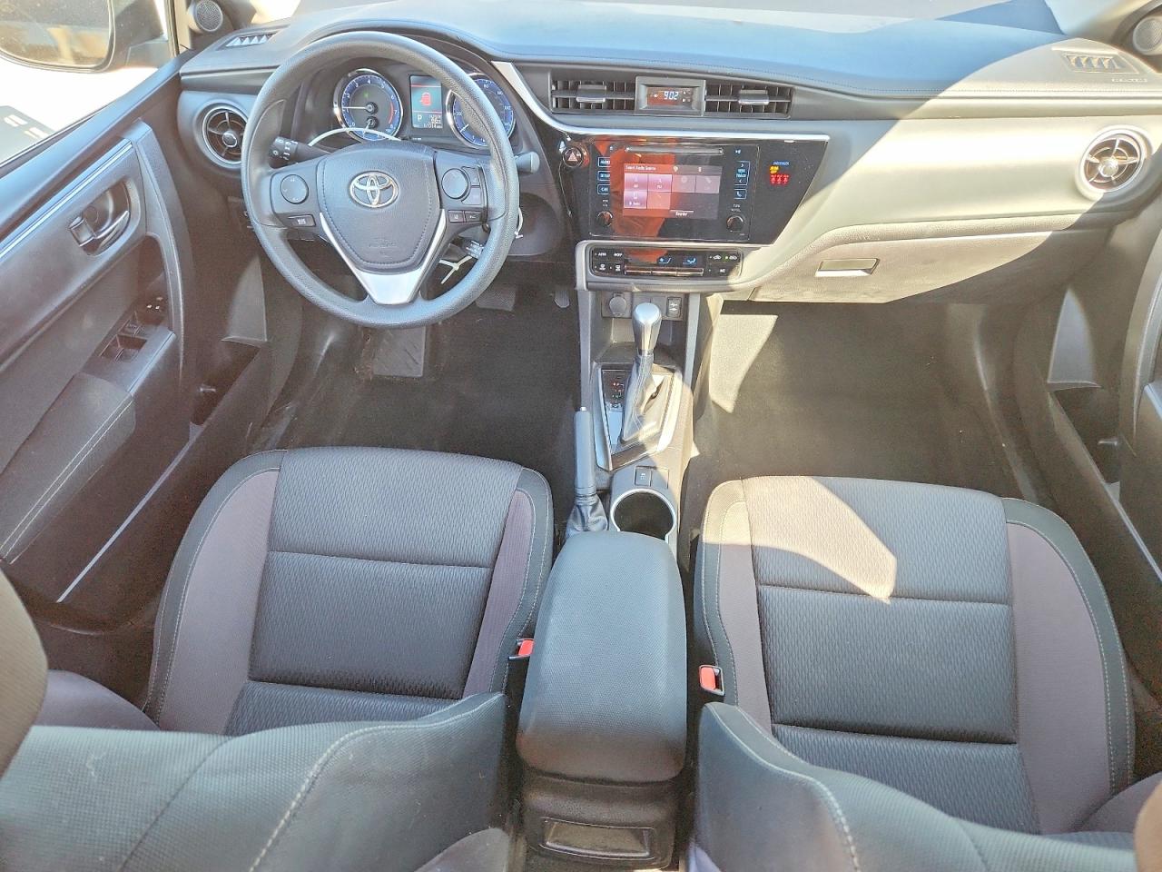 2018 TOYOTA COROLLA LE photo 15