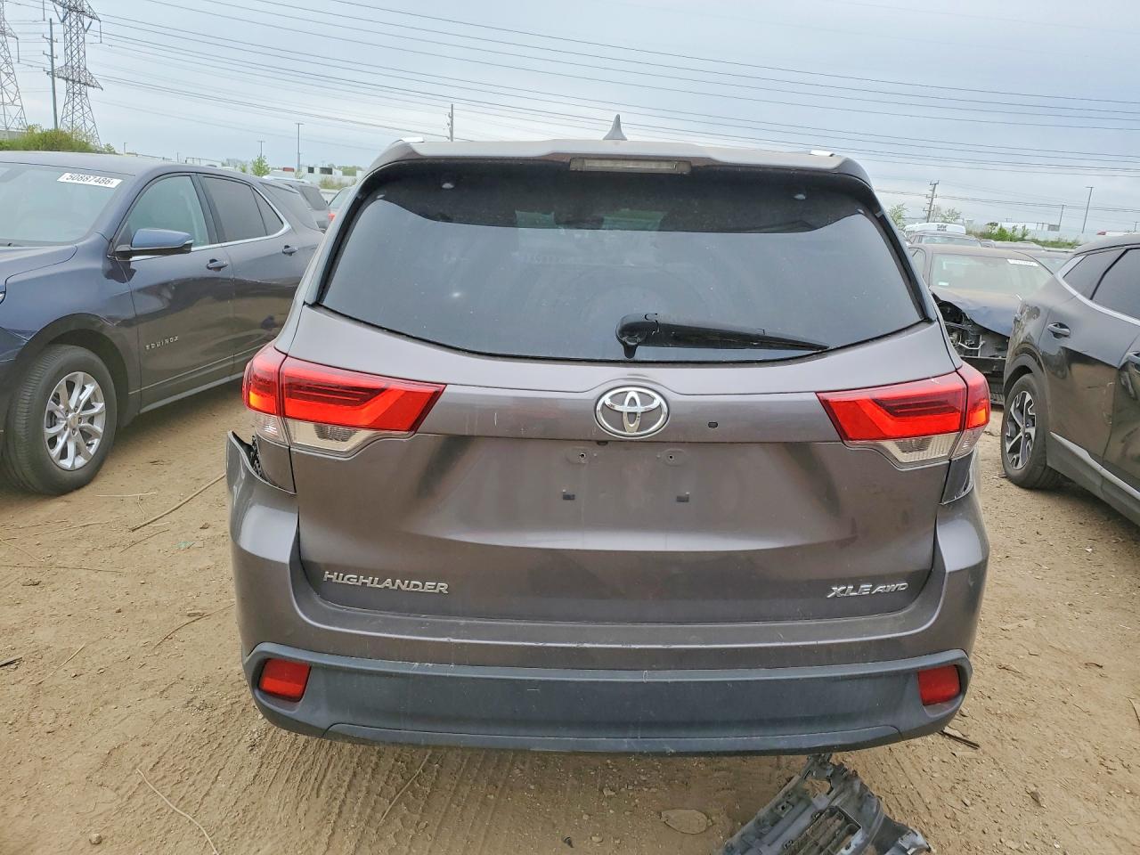 2019 TOYOTA HIGHLANDER XLE photo 11