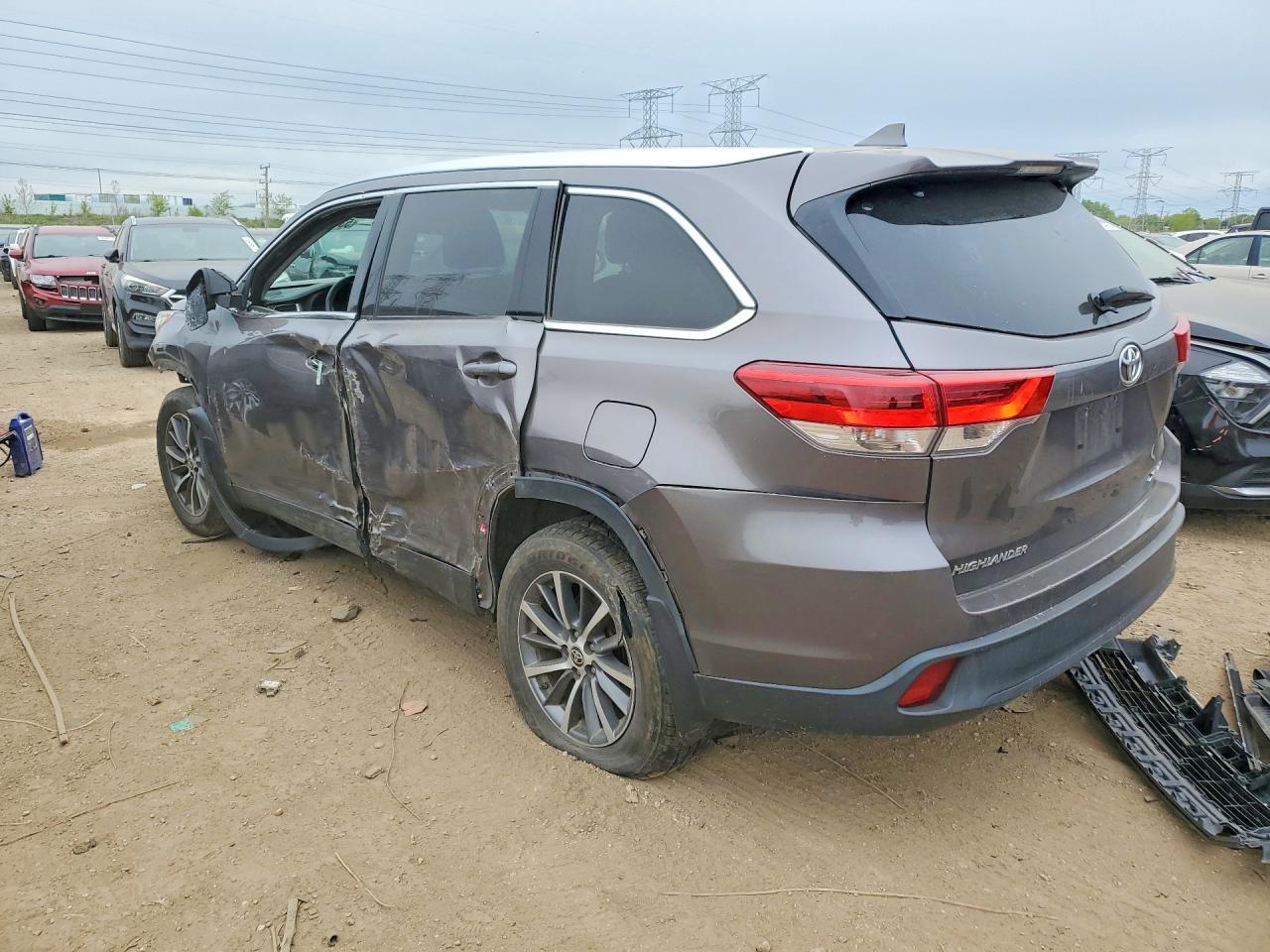 2019 TOYOTA HIGHLANDER XLE photo 3