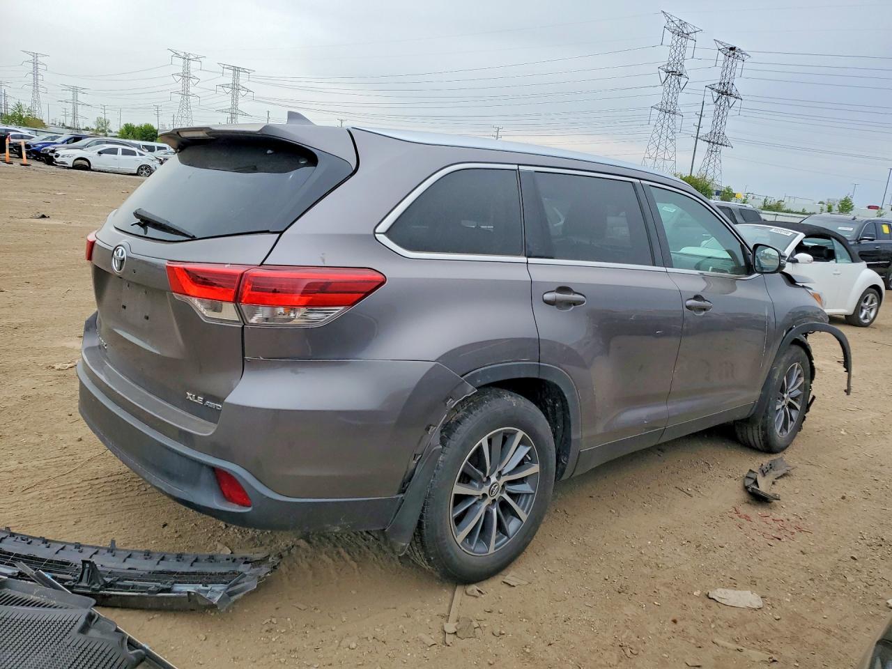 2019 TOYOTA HIGHLANDER XLE photo 5