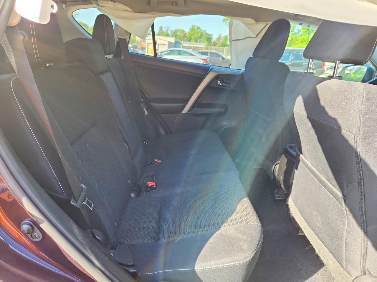 2017 TOYOTA RAV4 XLE photo 31