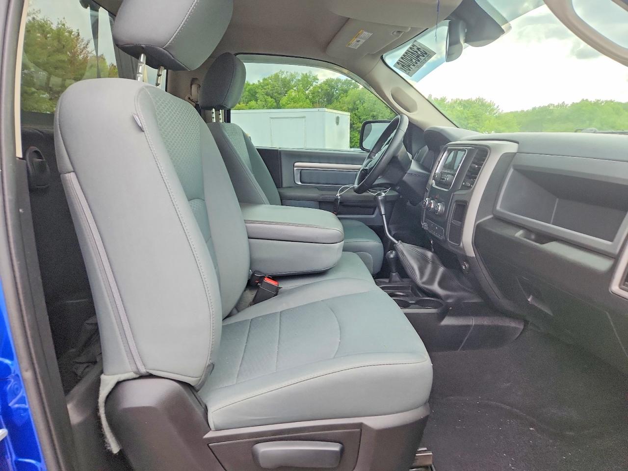 2016 RAM 2500 ST photo 28