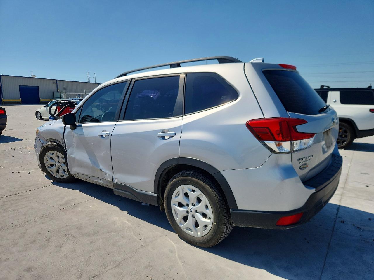 2019 SUBARU FORESTER photo 4