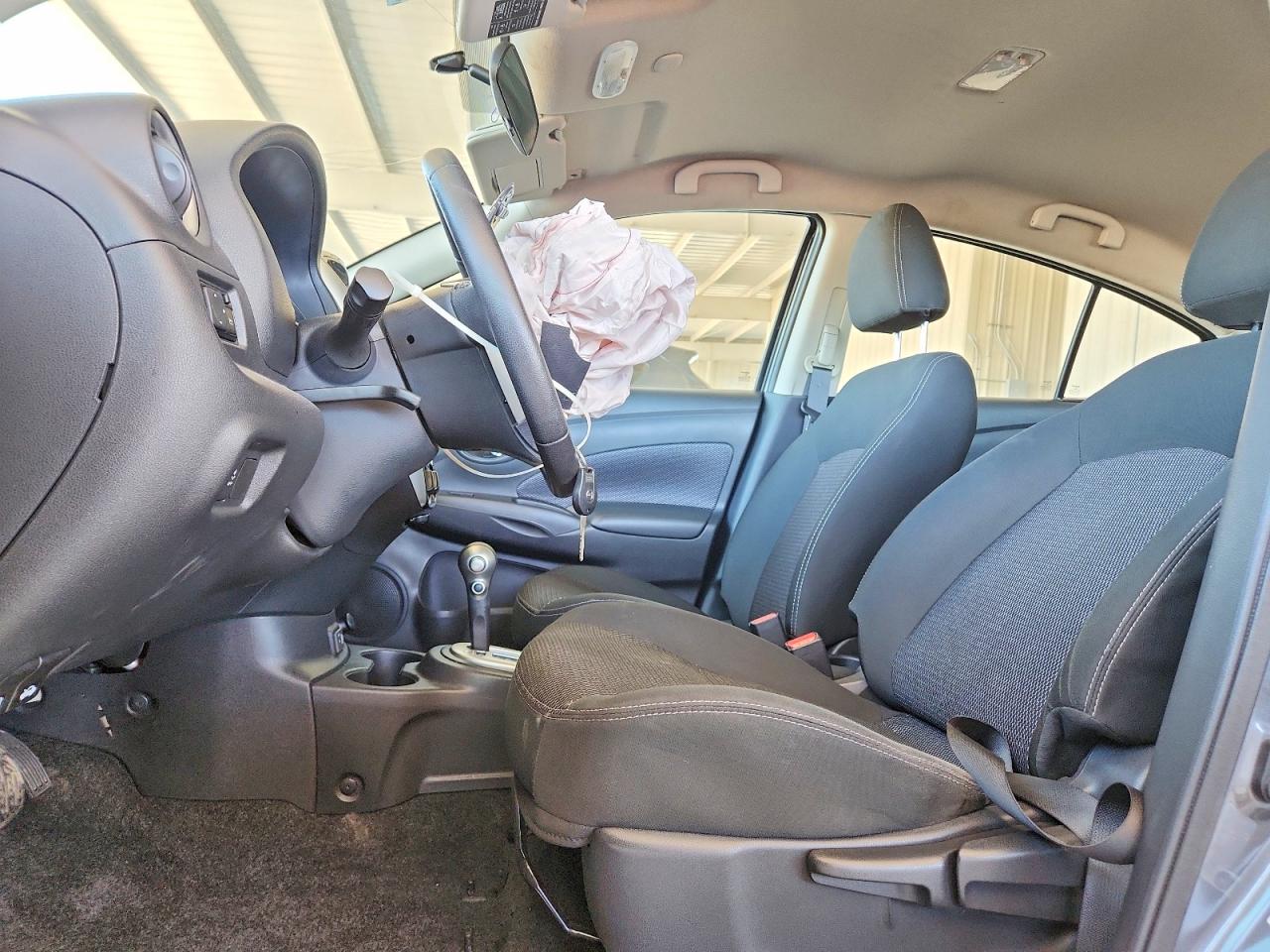 2018 NISSAN VERSA SV photo 19