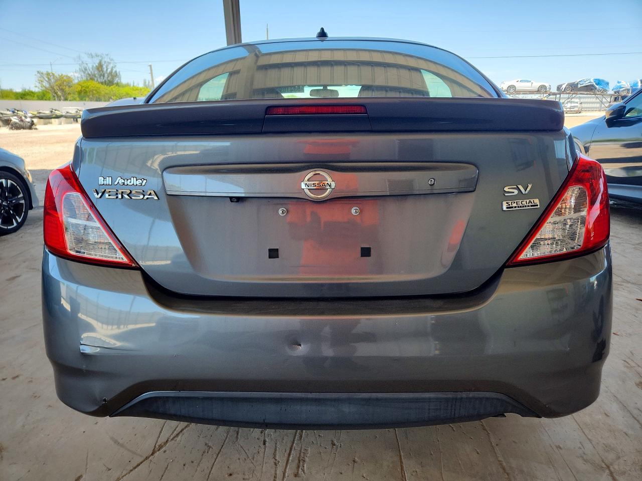 2018 NISSAN VERSA SV photo 16