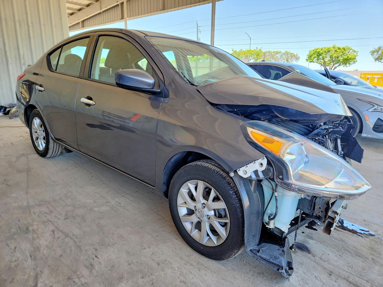 2018 NISSAN VERSA SV photo 10
