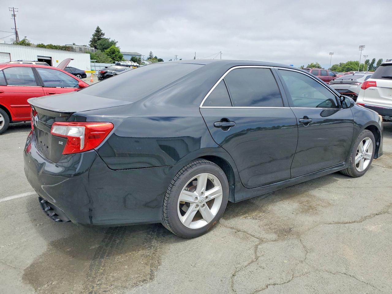 2013 TOYOTA CAMRY SE photo 5