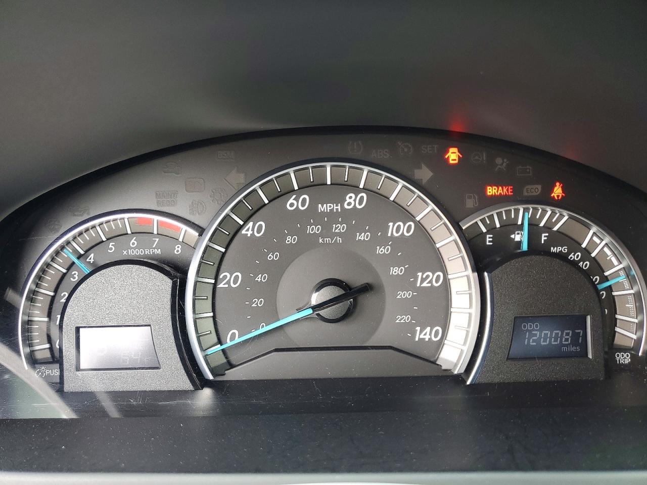 2013 TOYOTA CAMRY SE photo 17