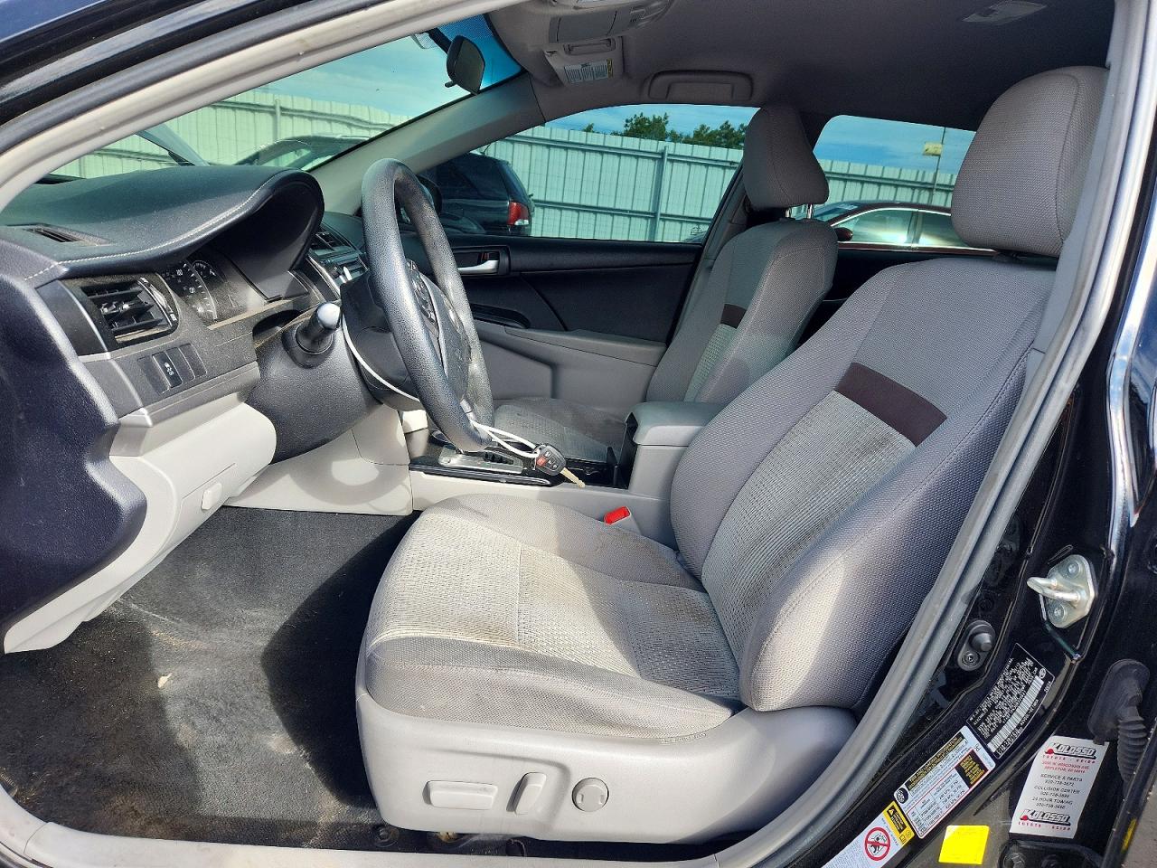 2013 TOYOTA CAMRY LE photo 19
