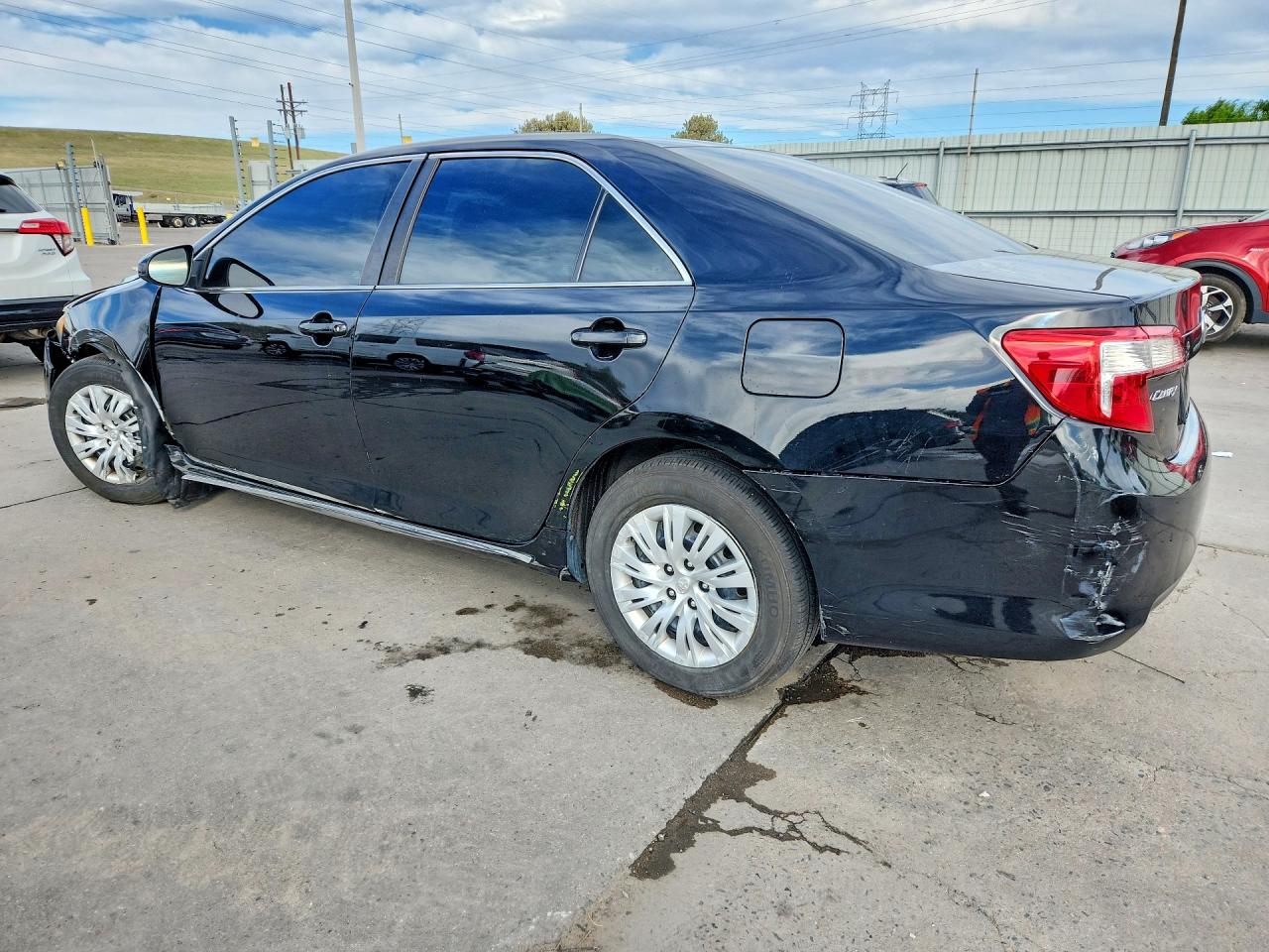 2013 TOYOTA CAMRY LE photo 4