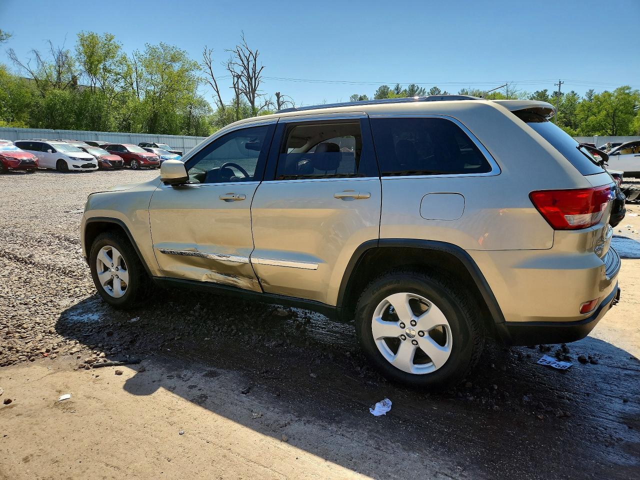 2011 JEEP GRAND CHEROKEE LAREDO photo 4