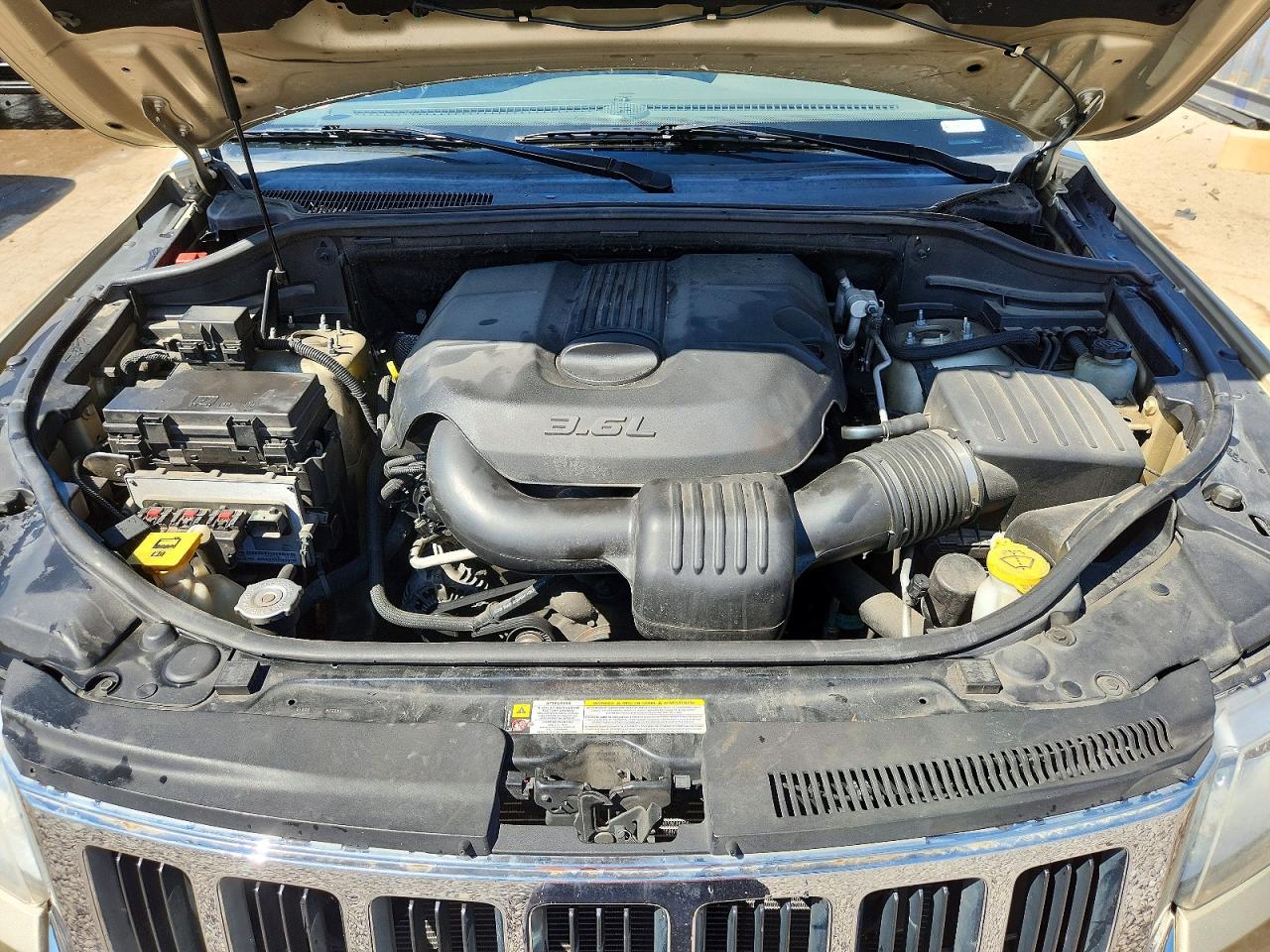 2011 JEEP GRAND CHEROKEE LAREDO photo 34