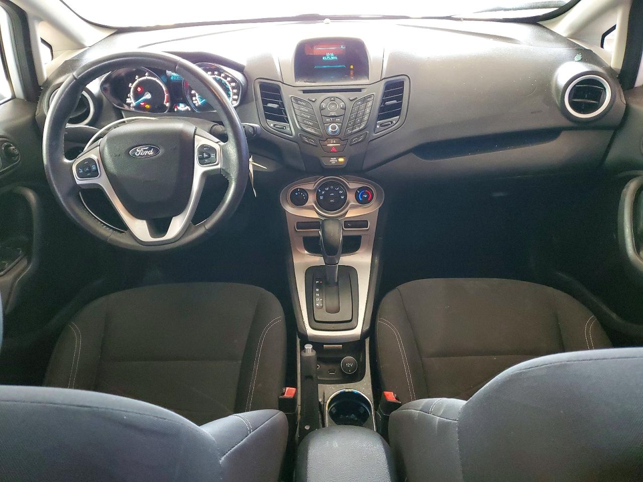 2015 FORD FIESTA SE photo 15